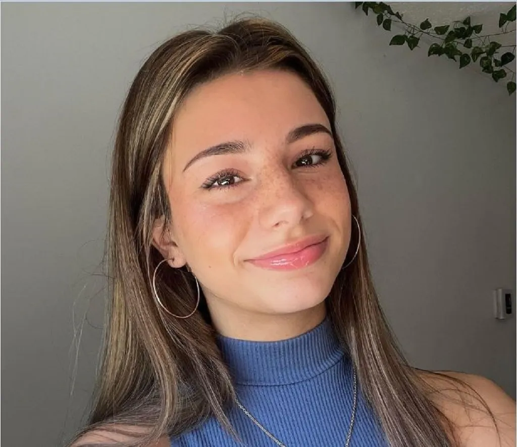 mikayla campinos age